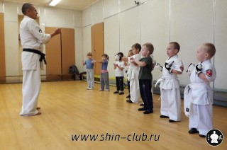 zanyatiya-karate-deti-4-5-let-7